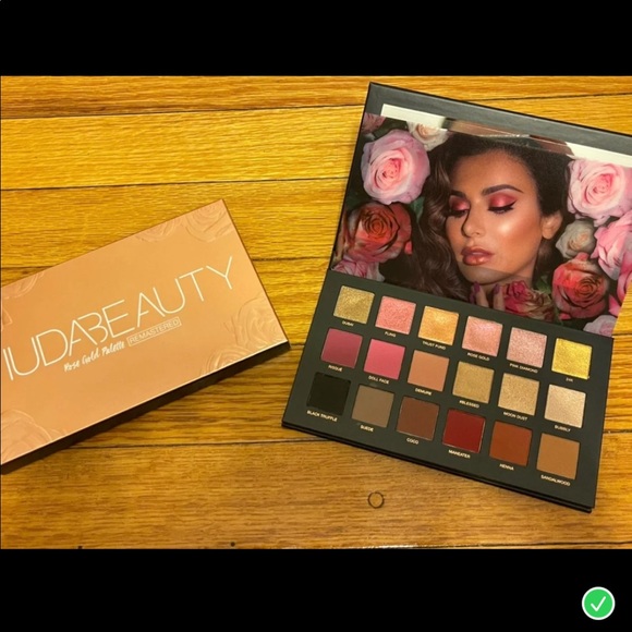 Huda beauty eyeshadow pallets - Picture 9 of 9